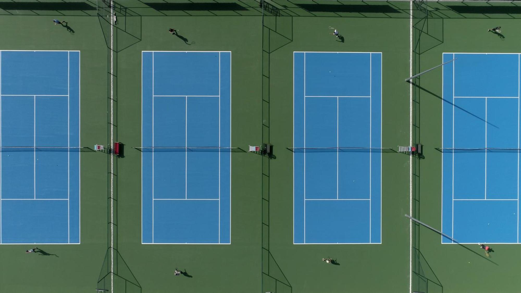 Napareuli Lopota Lake Resort & Spa מראה חיצוני תמונה Tennis courts at the complex