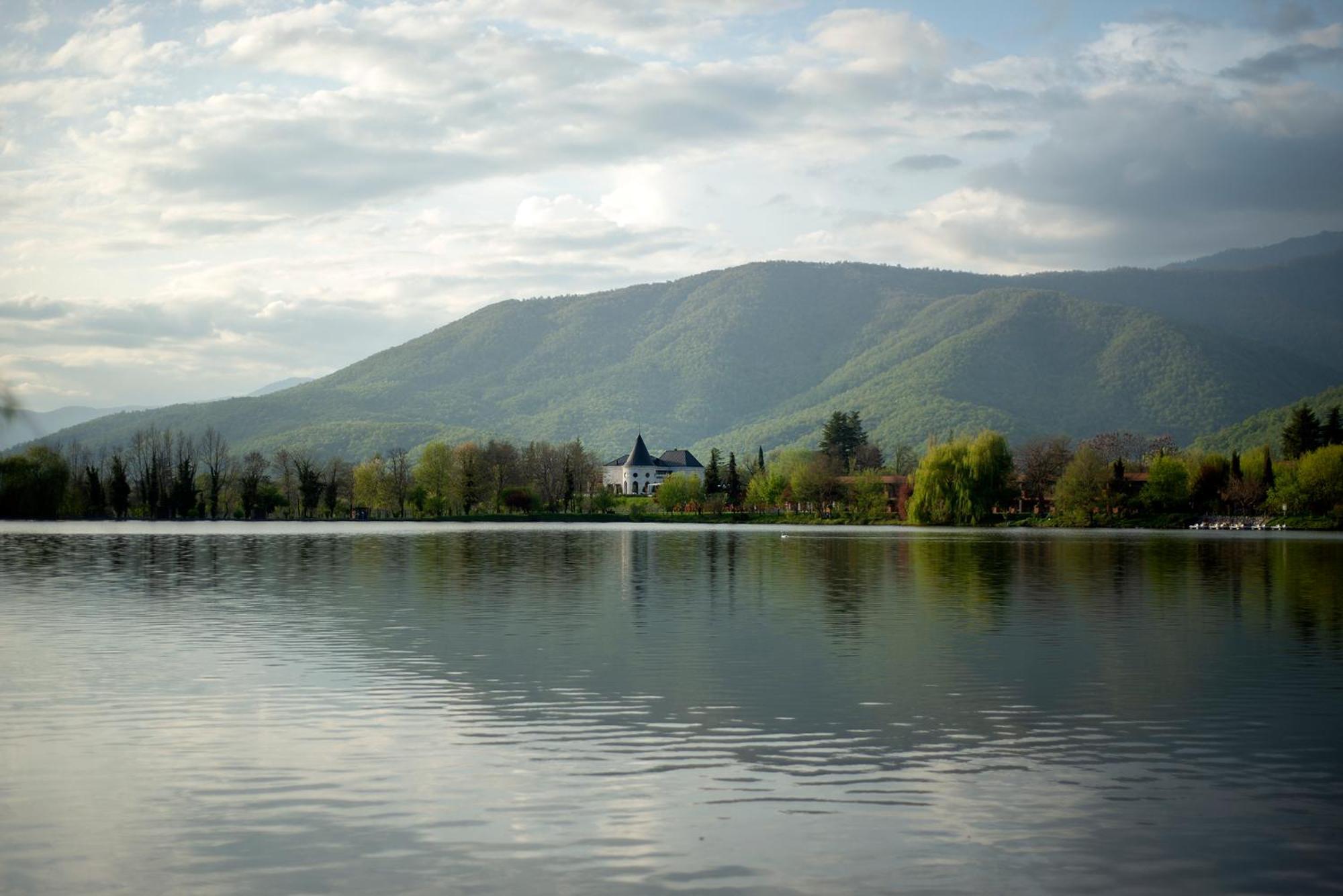 Napareuli Lopota Lake Resort & Spa מראה חיצוני תמונה The lake of Saint-Point