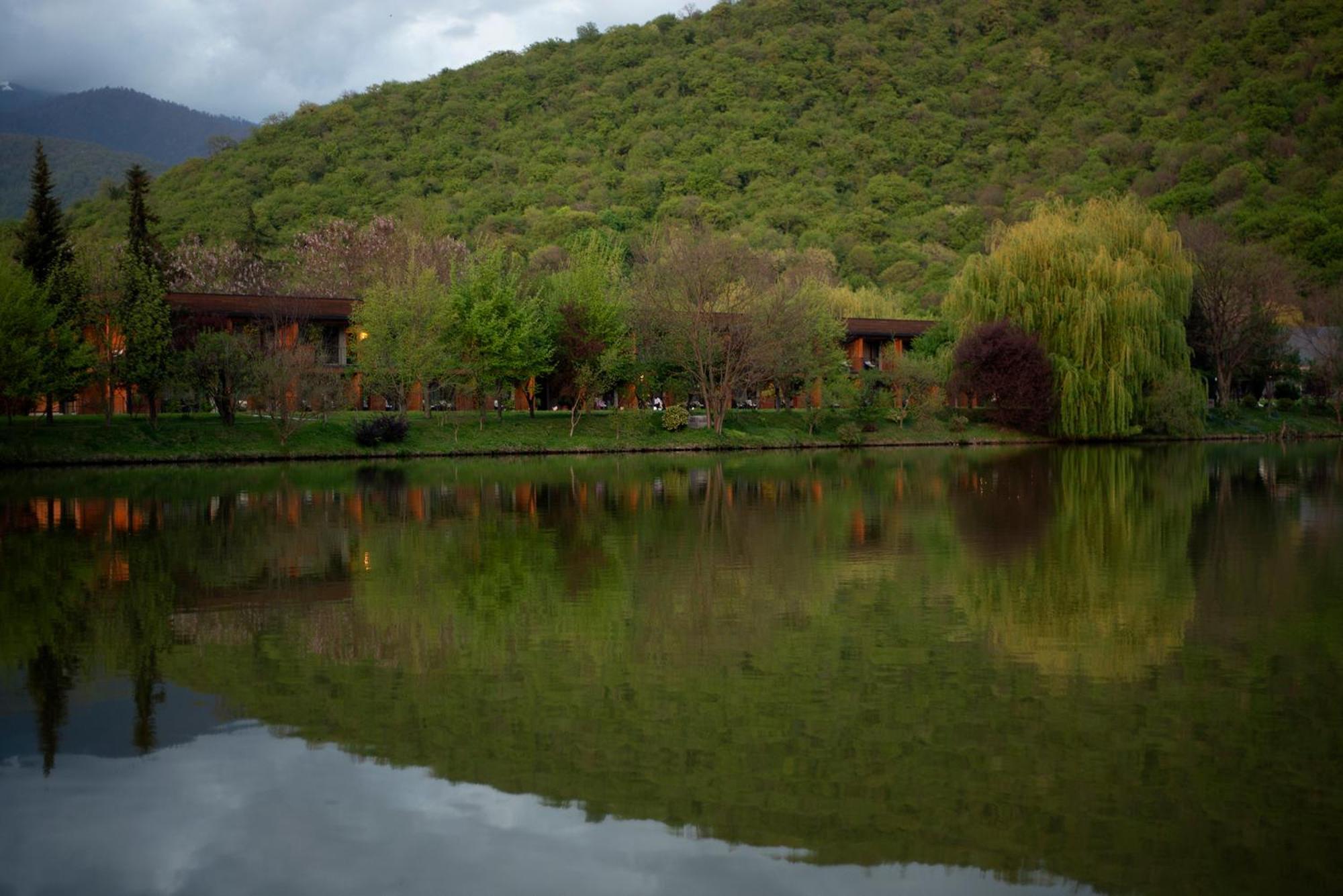 Napareuli Lopota Lake Resort & Spa מראה חיצוני תמונה The lake of the resort