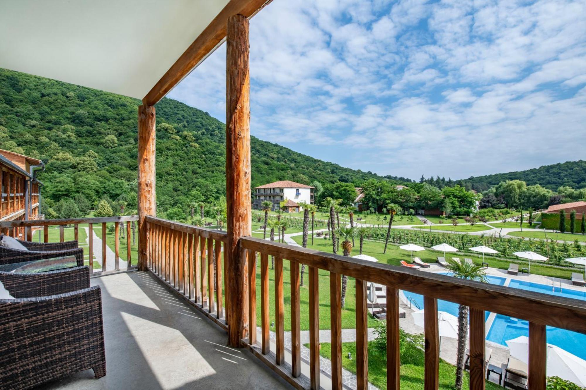Napareuli Lopota Lake Resort & Spa חדר תמונה View from the balcony of a hotel room