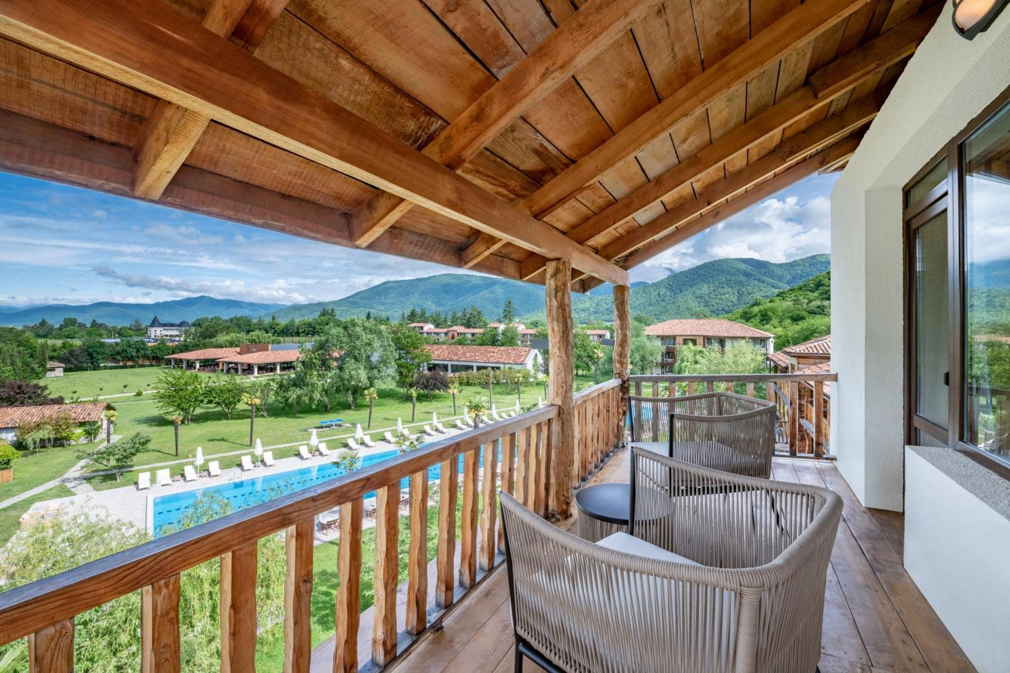 Napareuli Lopota Lake Resort & Spa חדר תמונה Terrace of a hotel in Bulgaria