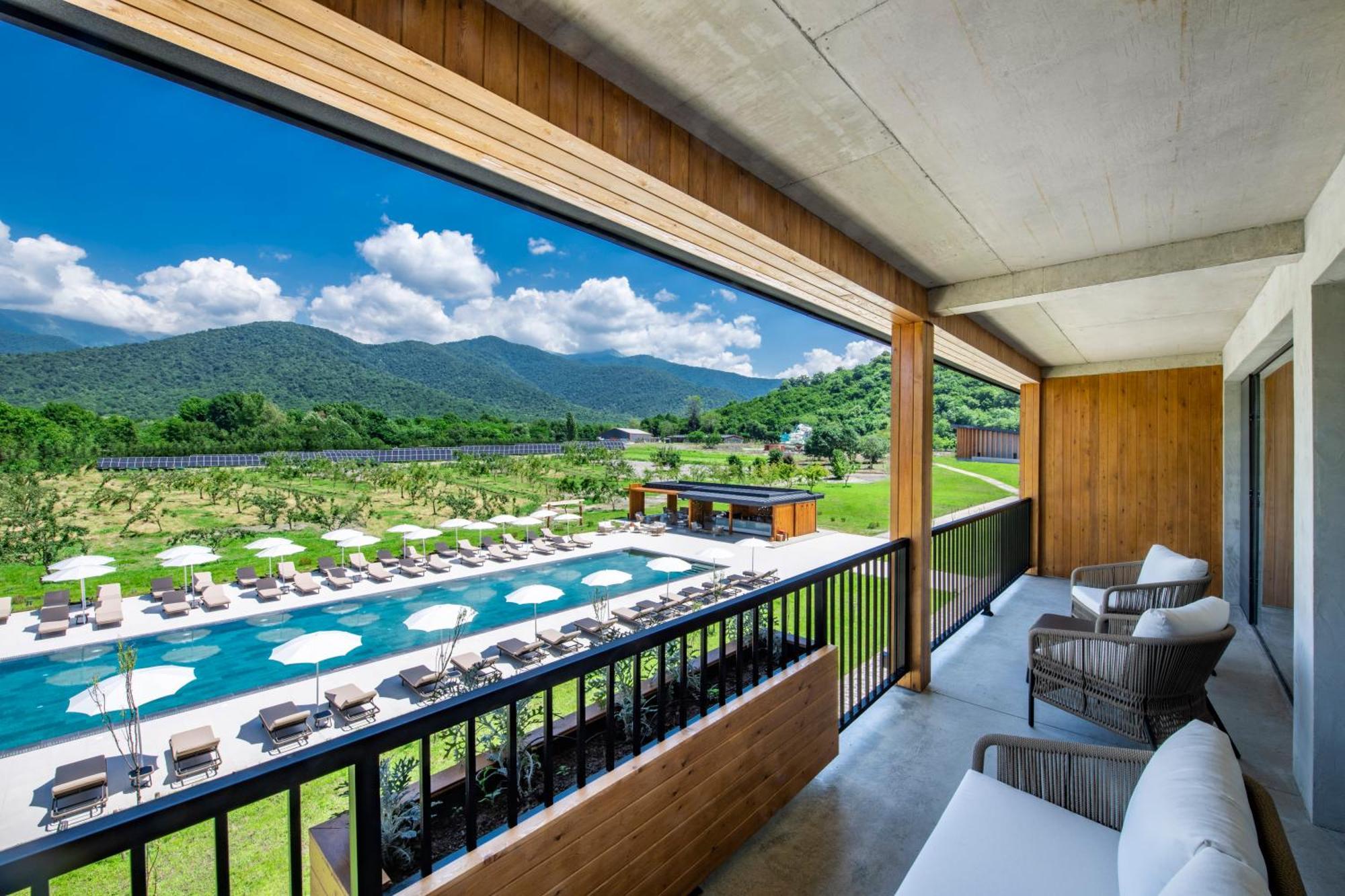 Napareuli Lopota Lake Resort & Spa מראה חיצוני תמונה View from a guest room